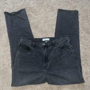 Abercrombie & Fitch The 90’s Straight Ultra High Rise Size: 32/14R WORN ONCE!